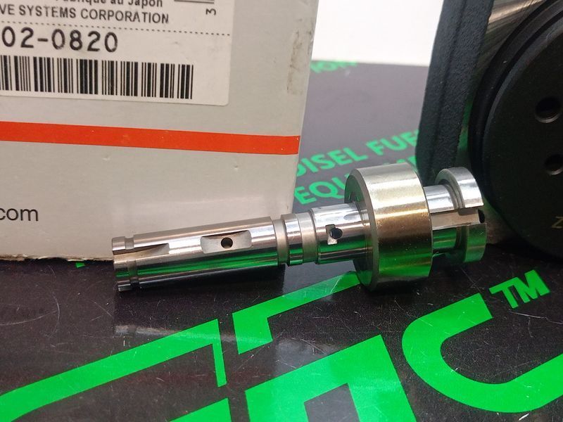 Плунжерна пара (корпус розподільника) VE 4/11R 146402-0820 / 9 461 612 320 ZEXEL Isuzu, Nissan 146402-0820 Zexel фото