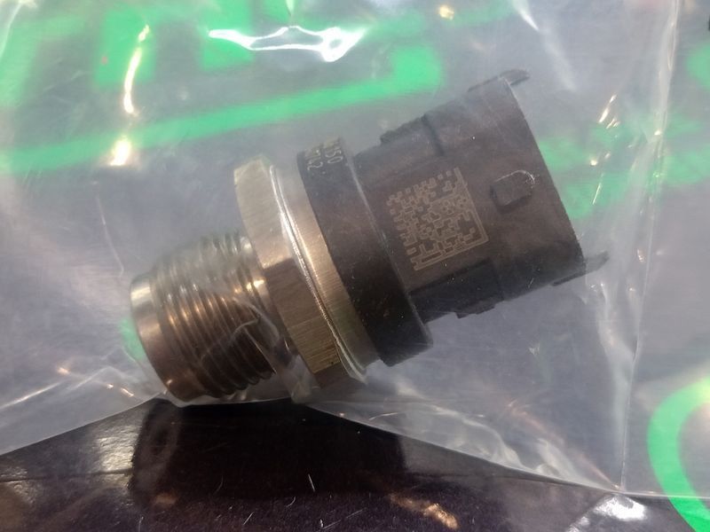 Датчик тиску палива 0281006150 (0281006327) СR Dodge Ram Cummins ISBe ЄВРО-4 0281006150 Bosch фото