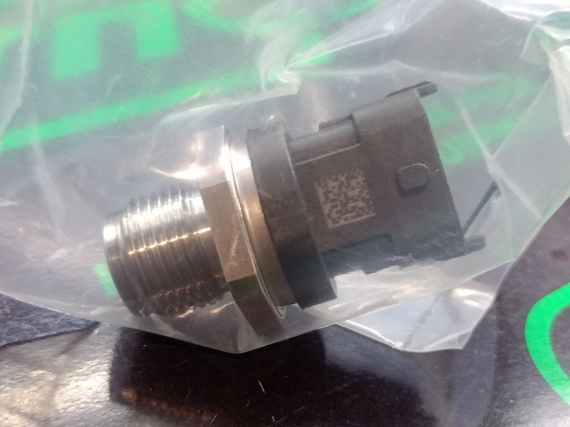 Датчик давления топлива 0281006325 СR BOSCH Agrale Deutz, DpngFeng, FORD, ГАЗ, КамАЗ, КАВЗ, НефАЗ, VW 0281006325 Bosch фото